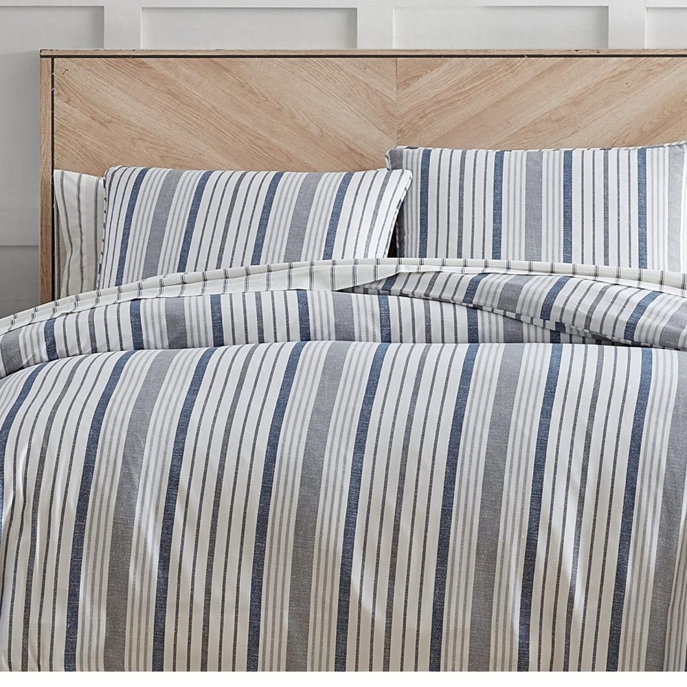 Striped Blue and White Bedding Set